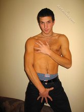 Muscular twink shows his gorgeous body on camera