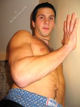 Muscular twink shows his gorgeous body on camera