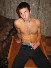 Muscular twink shows his gorgeous body on camera