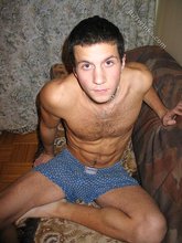 Muscular twink shows his gorgeous body on camera