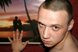 Oily body twink lifting weights and looking sexy