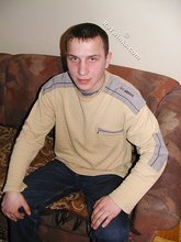 Lovely-looking twink lifts up his shirt to expose that bod