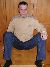 Lovely-looking twink lifts up his shirt to expose that bod