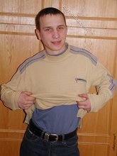 Lovely-looking twink lifts up his shirt to expose that bod