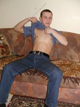 Lovely-looking twink lifts up his shirt to expose that bod