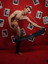 Shredded brunette dude pulls down his sexy undies