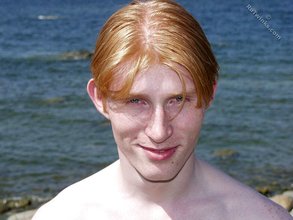 Redheaded twink shows his feet and his sexy body