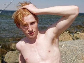 Redheaded twink shows his feet and his sexy body