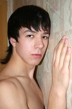 Young twink posing on all fours for your entertainment