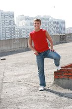 Red shirt brown-haired twink slowly seducing you in POV