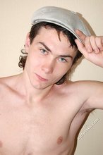 Gangsta twink showing his armpits and abs on cam