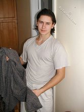 Baby-faced brunette twink shows off his abs on cam