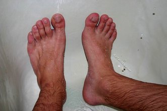 Sexy twink with hot feet posing in the bathroom