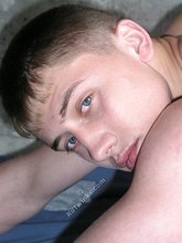 Round booty twink showing off his big butt on cam