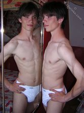 Pretty boy twink makes out with his own reflection