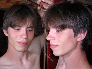 Pretty boy twink makes out with his own reflection