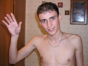 Dark-haired big-dicked stud blows his thick load on cam