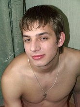 Pretty-looking twink posing in a sun-lit room