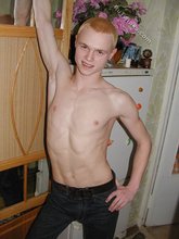 Slender hottie showing off his juicy ass for you