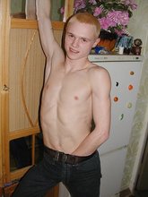Slender hottie showing off his juicy ass for you