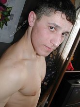 Muscular twink with a hot bod showing off on cam