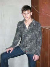 Twink pops his shirt open to expose his sexy abs