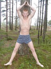 Jacked-up twink doing pull-ups and posing seductively