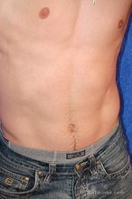Beautiful body twink flashing his abs on camera