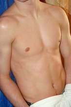 Muscular twink with a beautiful bod shows off on cam