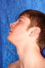 Muscular twink with a beautiful bod shows off on cam