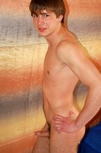 Jacked-up twink fucks his asshole with a toy