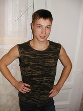 Shredded stud posing and smiling like a lunatic
