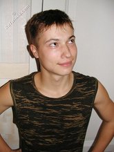 Shredded stud posing and smiling like a lunatic