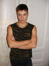 Shredded stud posing and smiling like a lunatic