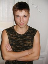 Shredded stud posing and smiling like a lunatic