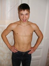 Shredded stud posing and smiling like a lunatic