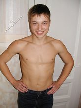Shredded stud posing and smiling like a lunatic