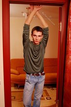 Delicious twink shows off his beautiful body in a doorway