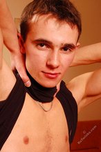 Delicious twink shows off his beautiful body in a doorway