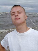 Jacked-up blonde twink doing push-ups outdoors