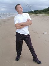 Jacked-up blonde twink doing push-ups outdoors