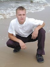 Jacked-up blonde twink doing push-ups outdoors
