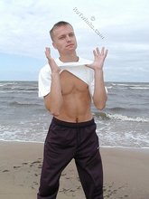 Jacked-up blonde twink doing push-ups outdoors