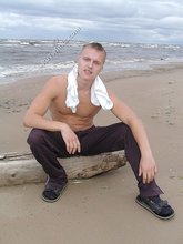 Jacked-up blonde twink doing push-ups outdoors