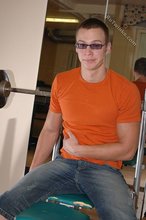 Cool shades twink posing shirtless in his gym