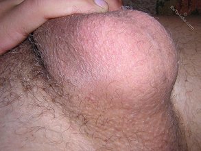 Tanned twink jerking off and showing off on cam
