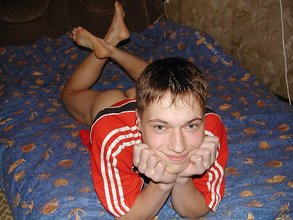 Red t-shirt hottie shows his tight booty in the dark