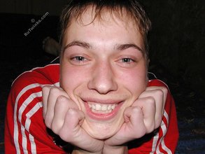 Red t-shirt hottie shows his tight booty in the dark