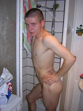 Smiling twink posing nude on the toilet (HQ gay XXX)