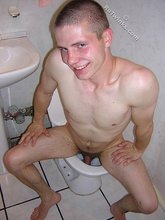 Smiling twink posing nude on the toilet (HQ gay XXX)
